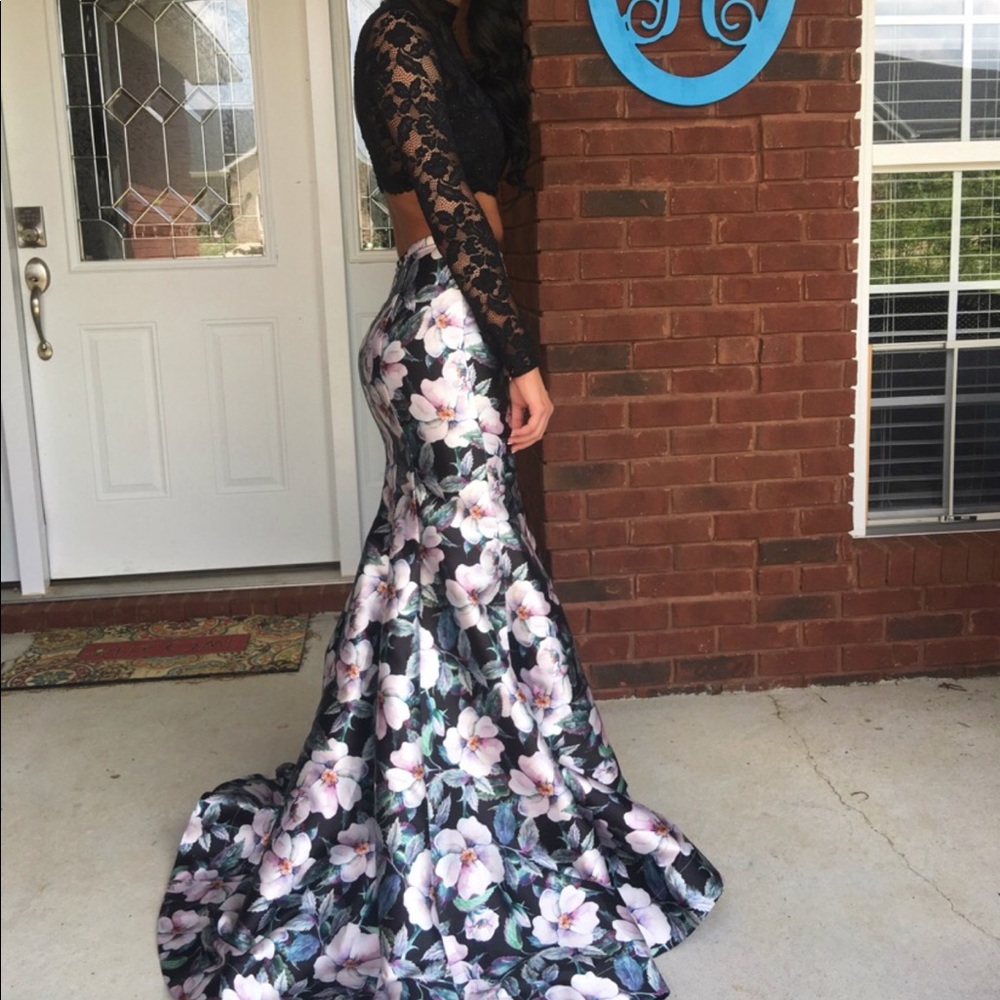 Prom Dress - Picture 2 of 5